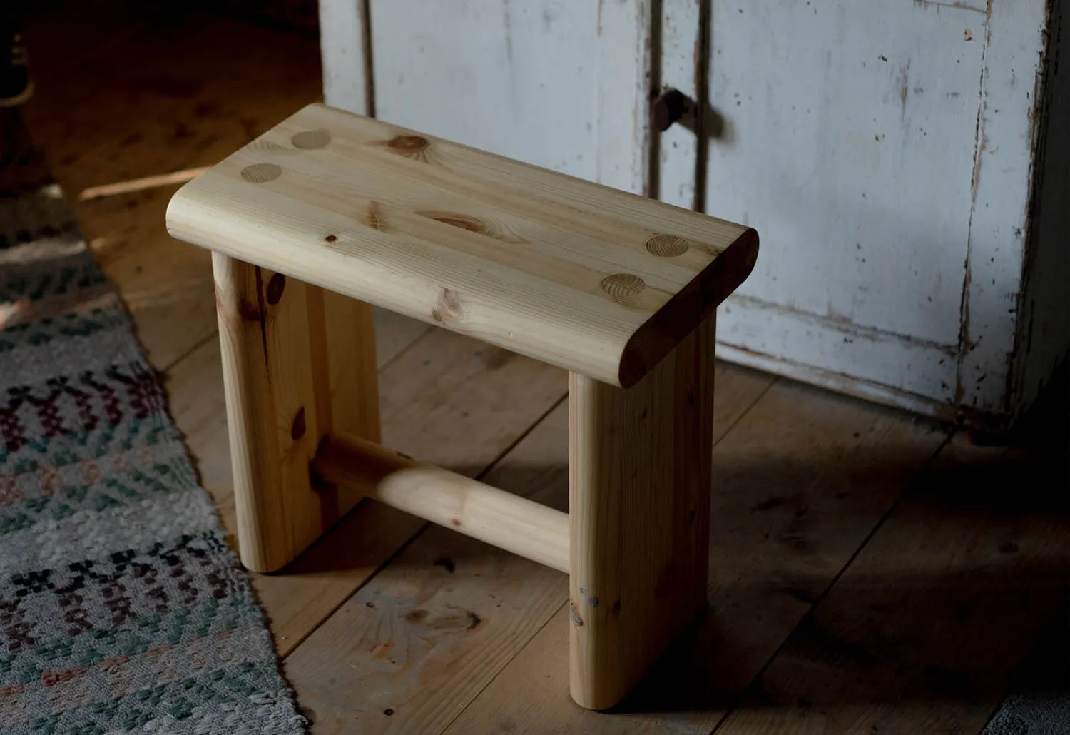 002 Ast Stool